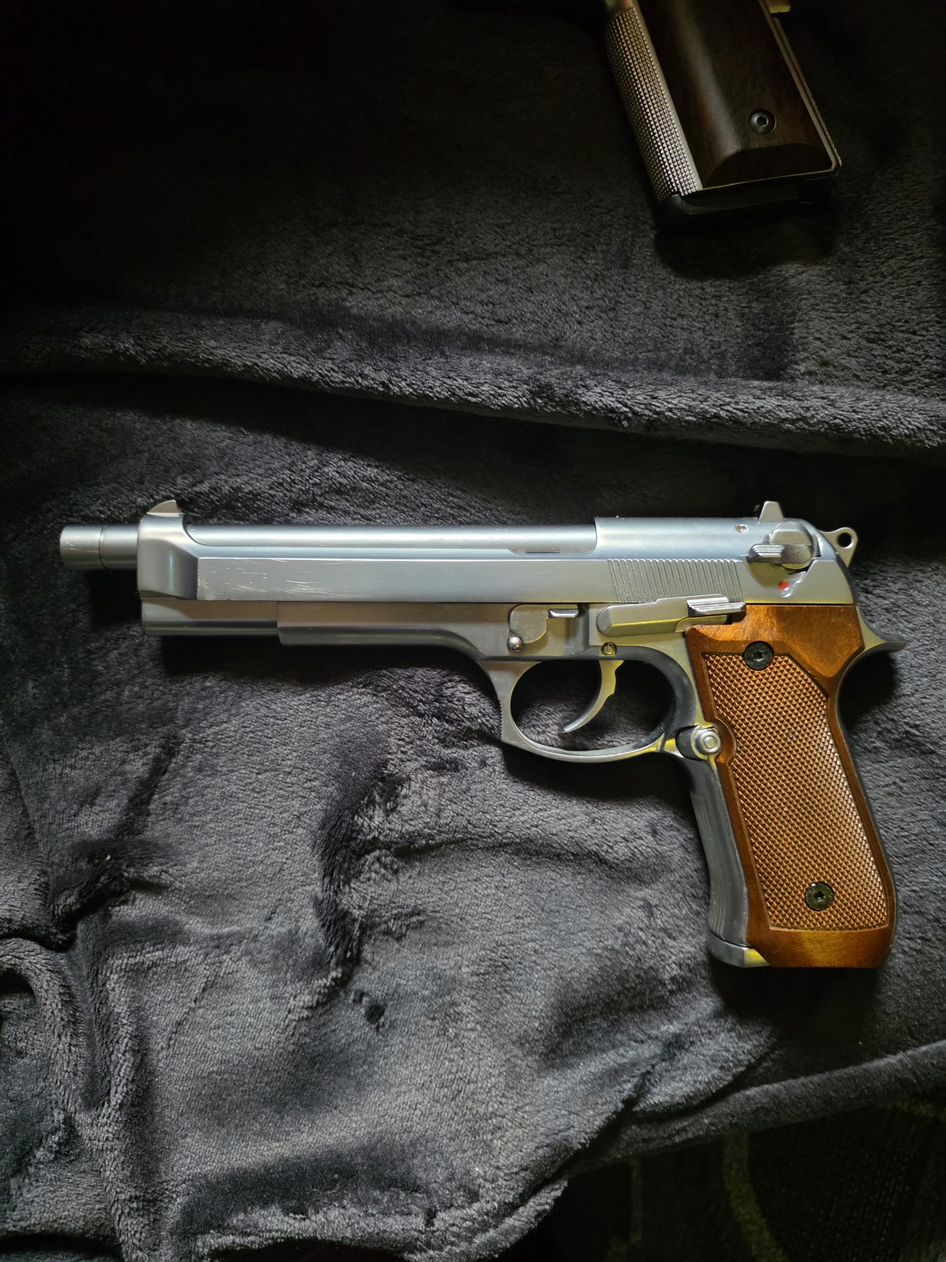 Vends 2 pistolets presque neuf
