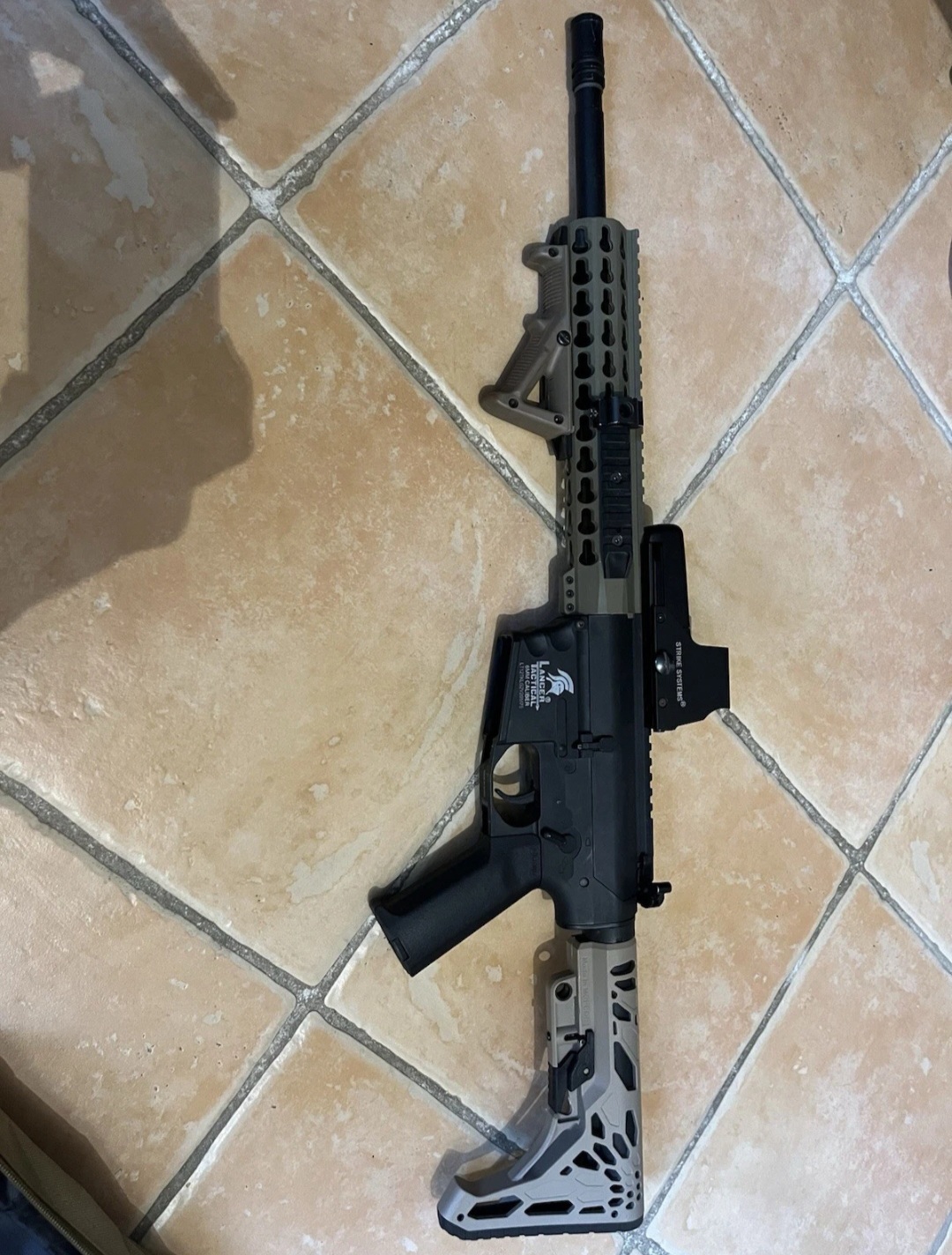 Réplique Airsoft type M4 / AR15 full pack + accessoires + chargeurs