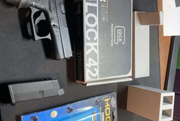 Glock 42 umarex neuf avec un chargeur supplémentaire neuf,un grip Hogue neuf et supports 3D