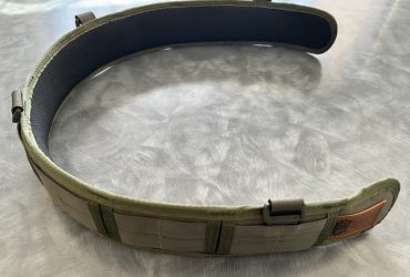 ceinture de combat "slim-grip slotted" de chez HSGI et porte-chargeurs