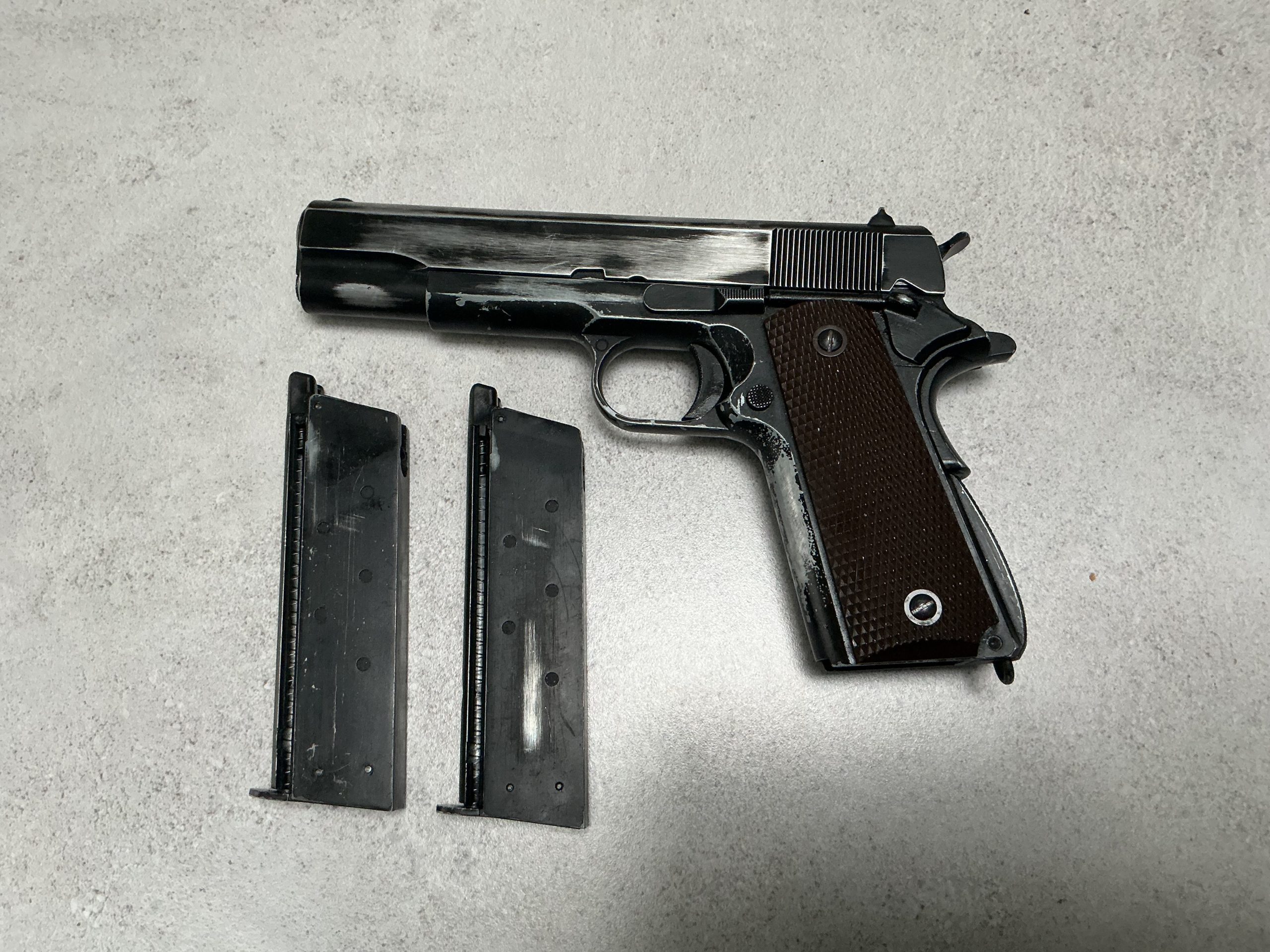 Colt 1911 et 2 chargeurs