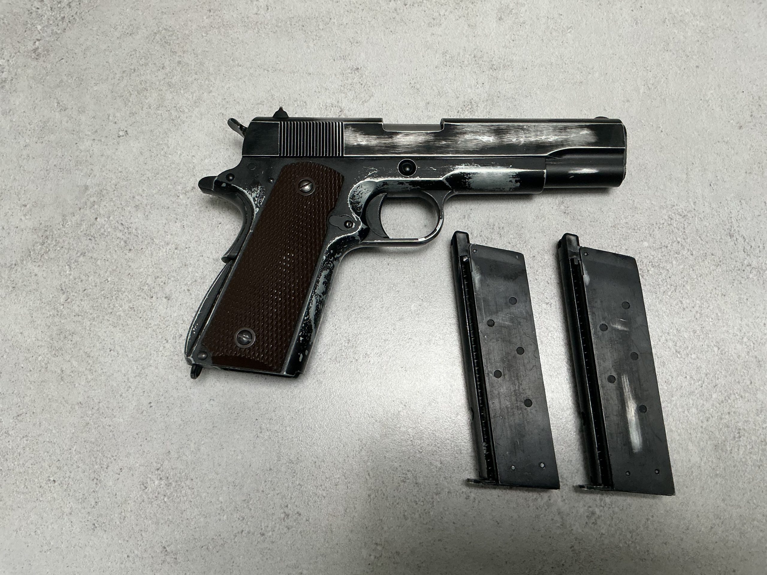 Colt 1911 et 2 chargeurs