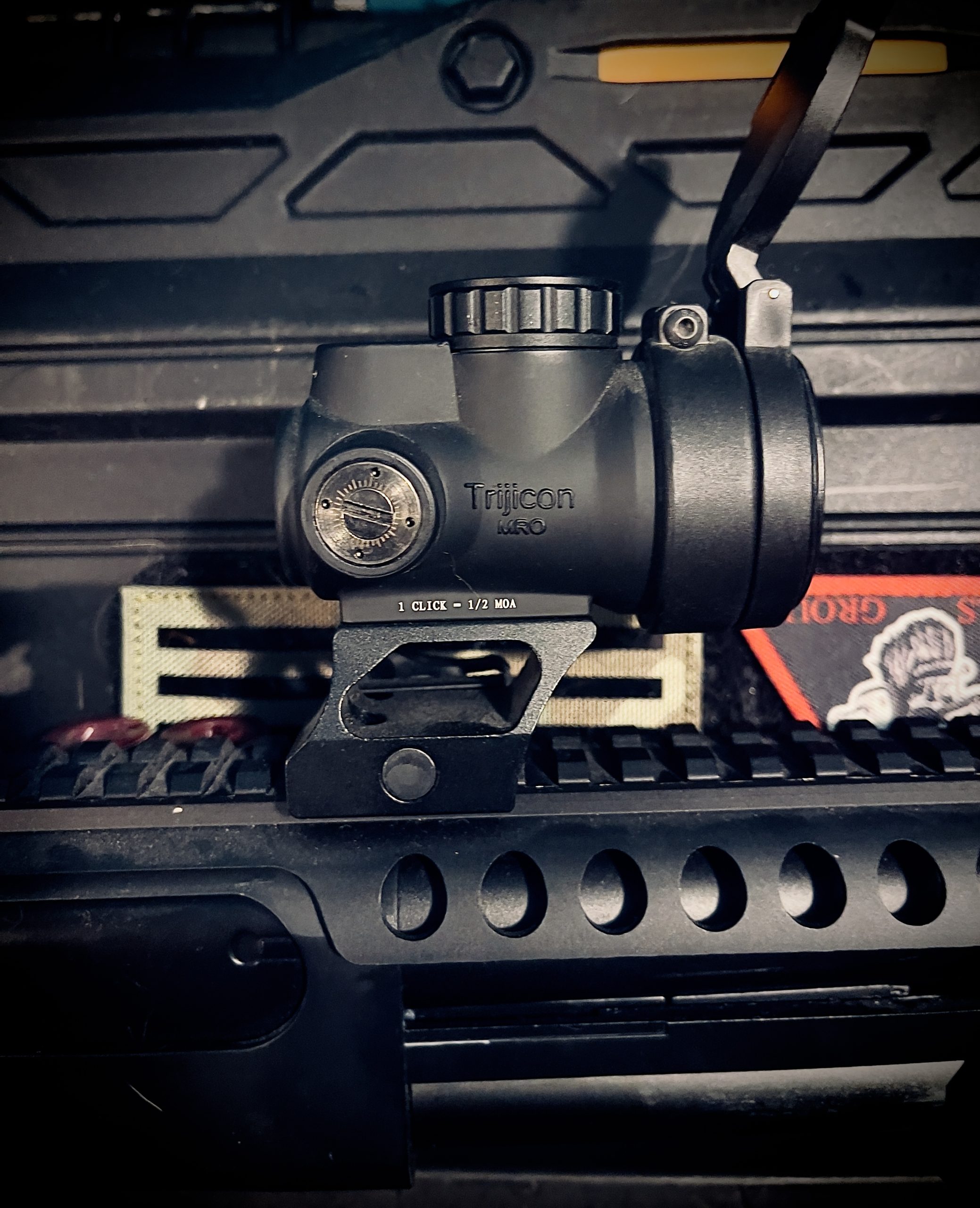 M870 gaz Golden Eagle + AIM Trijicon MRO (neuve)