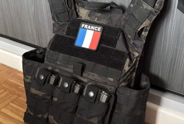 8FIELDS – Gilet Porte Plaques