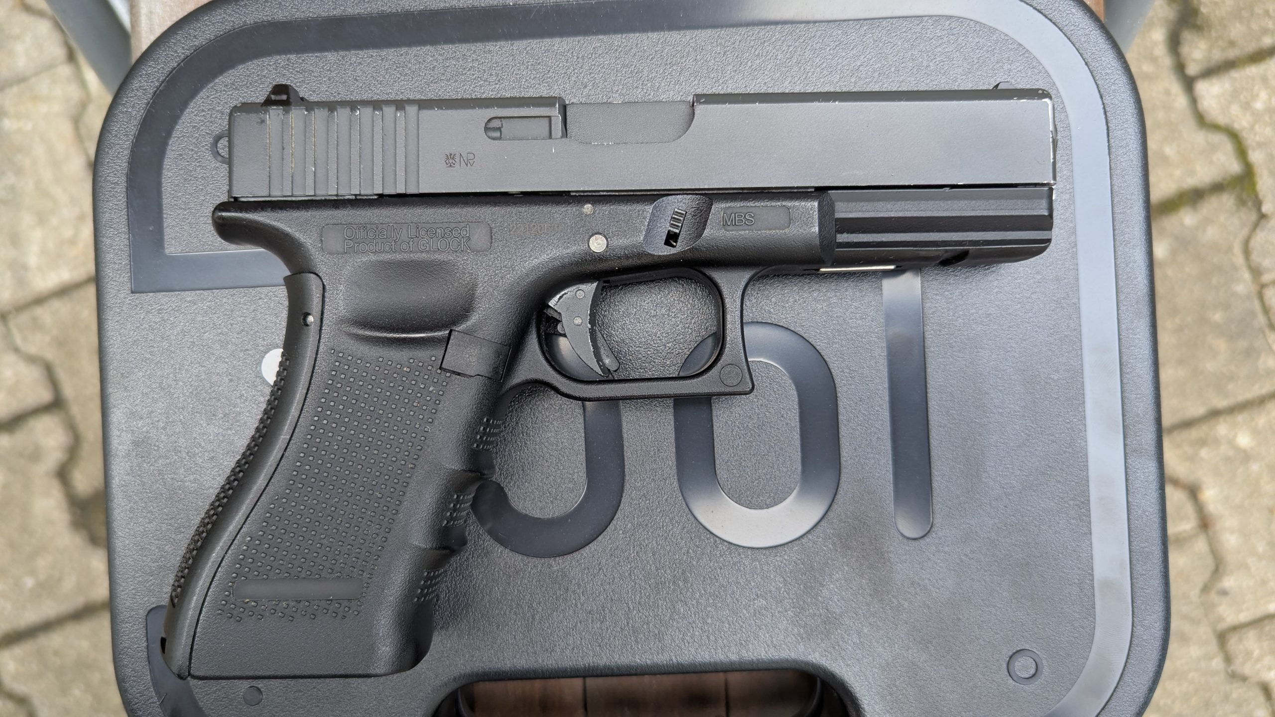 Glock 17 Gen4 GBB Co2 [+2 chargeurs]