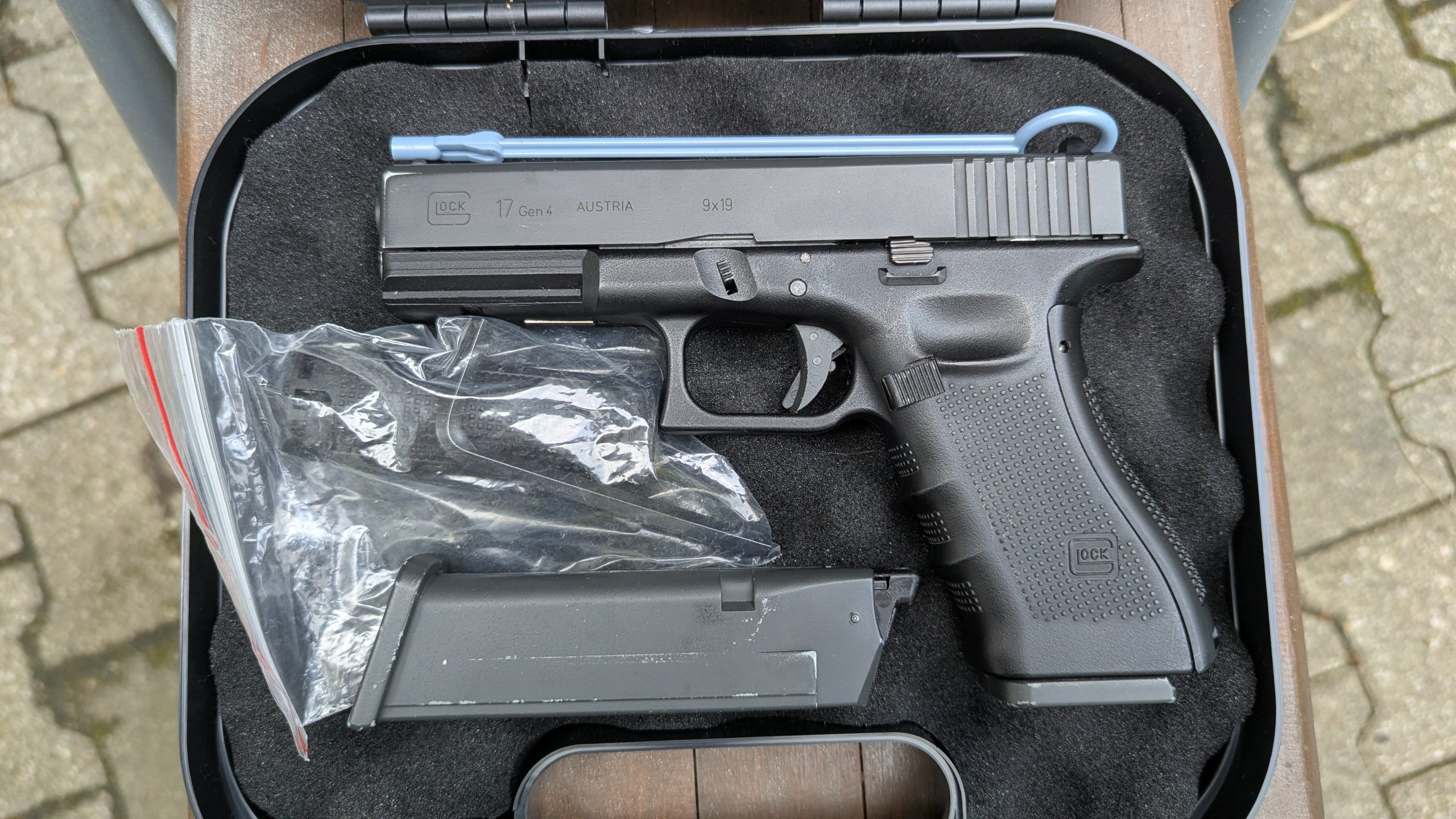 Glock 17 Gen4 GBB Co2 [+2 chargeurs]