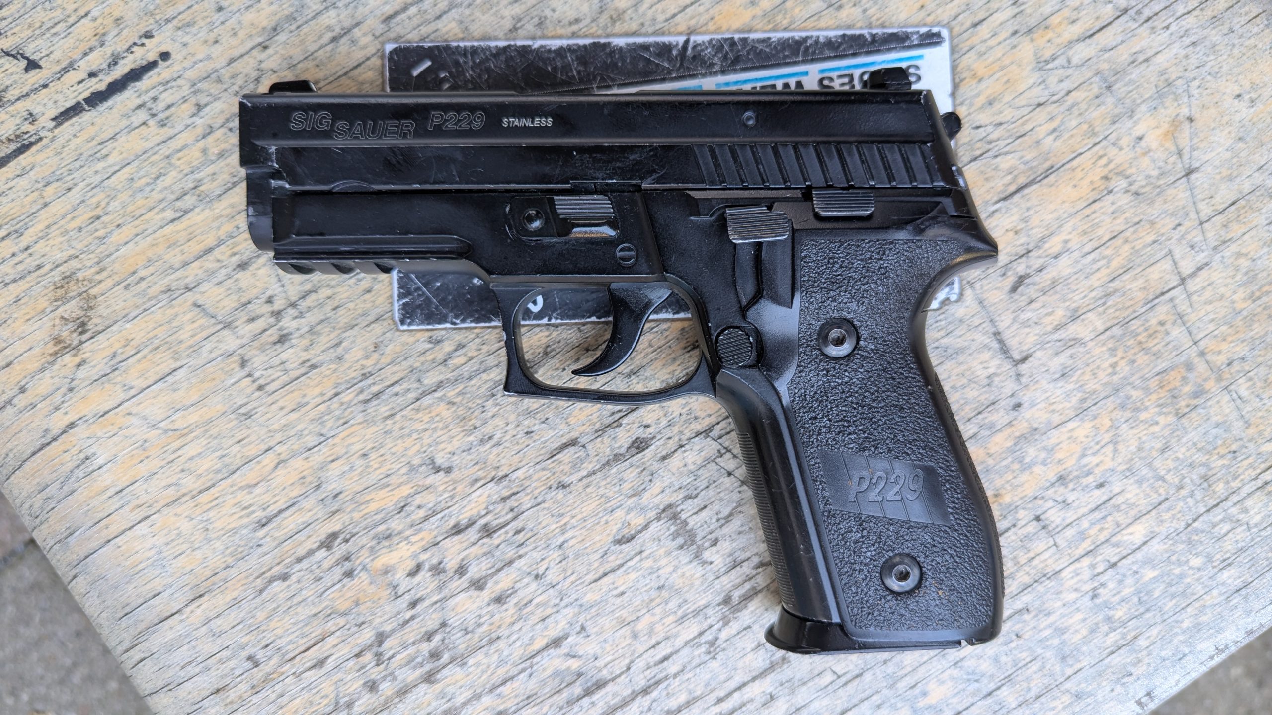 Sig Sauer P229 GBB (avec marquages)