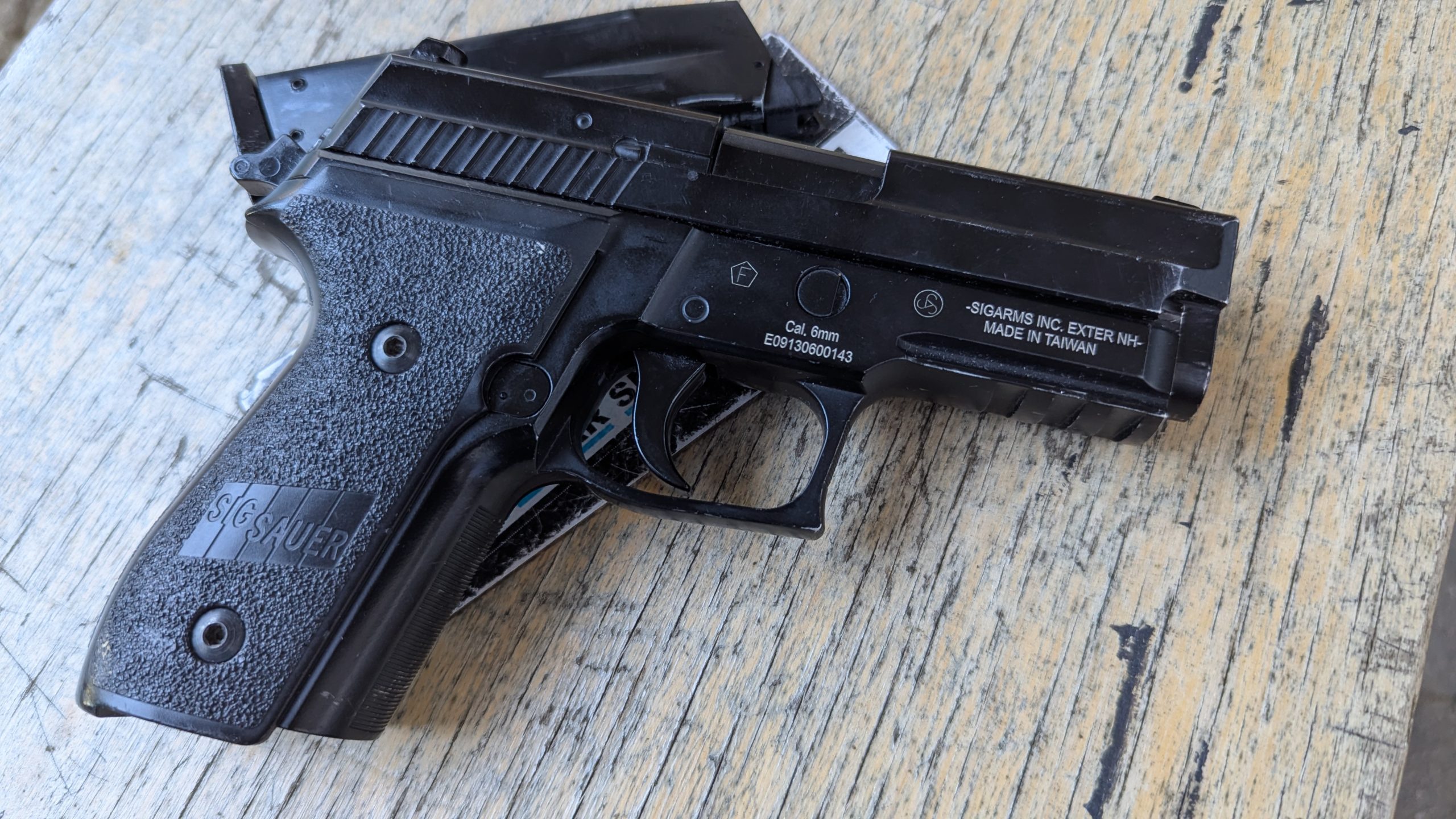 Sig Sauer P229 GBB (avec marquages)