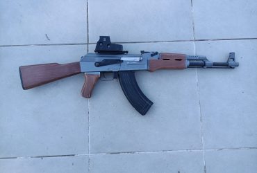 Réplique d'airsoft AK-47 et accessoires