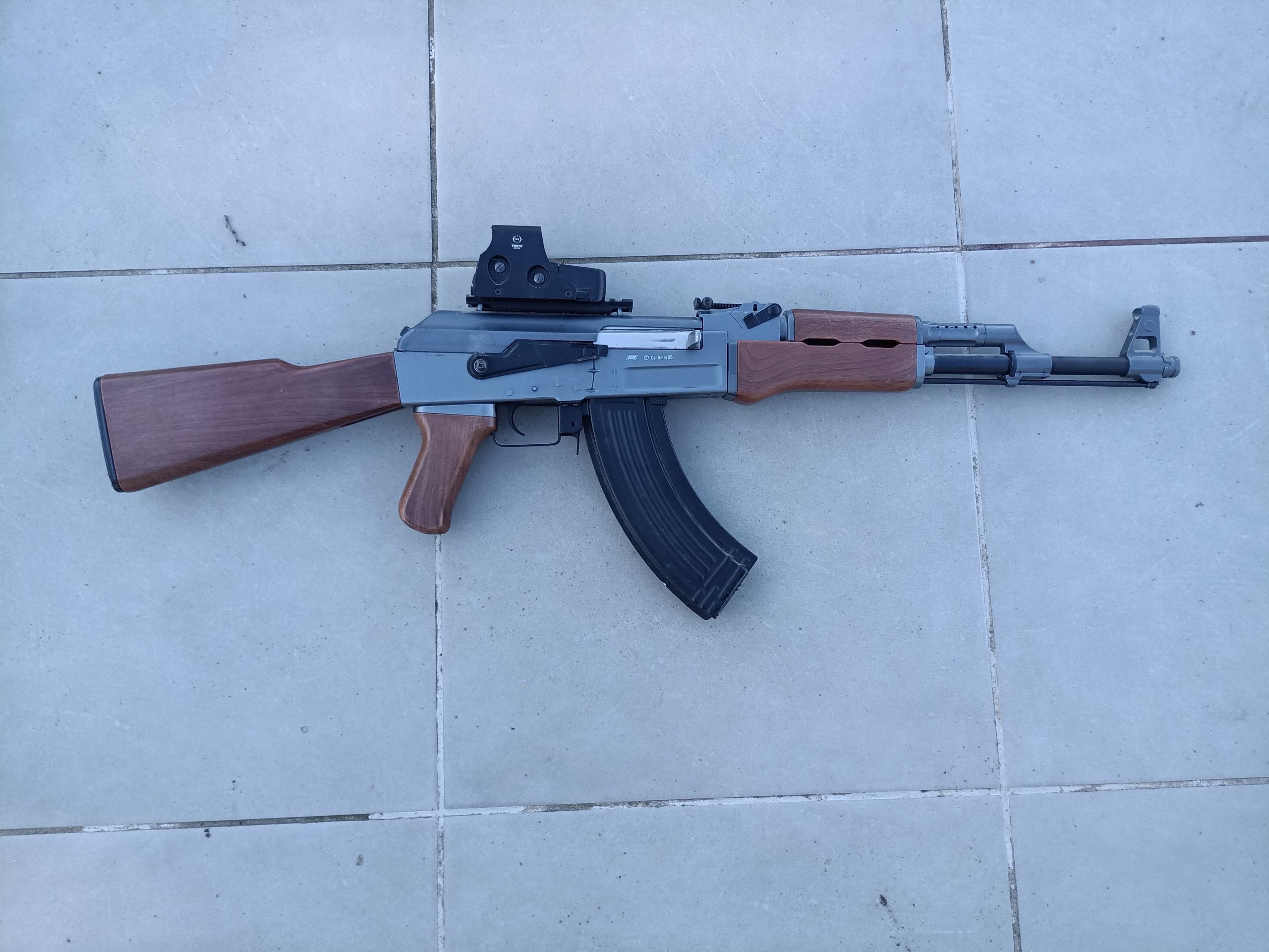 Réplique d'airsoft AK-47 et accessoires