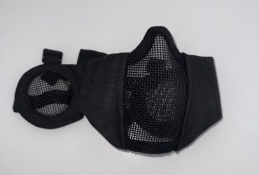 Masque grillagé avec protection pour oreilles – Noir