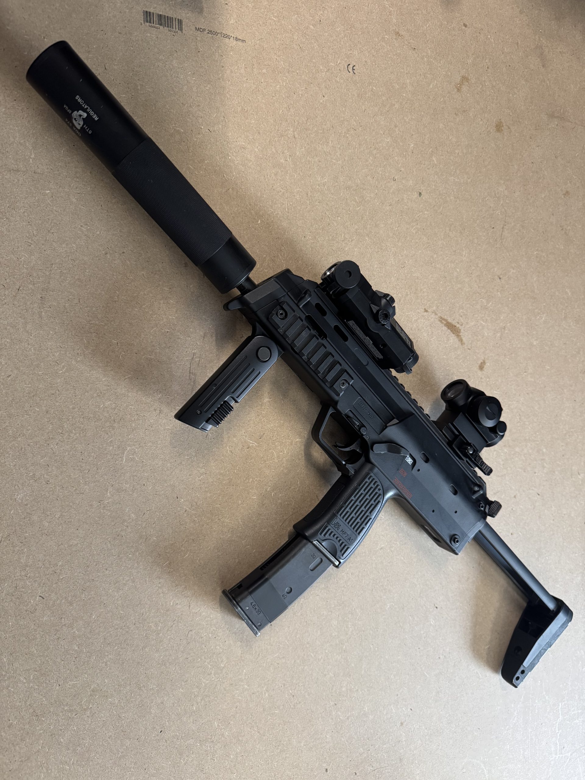 MP7A1 Tokyo Marui 4 chargeurs et silencieux