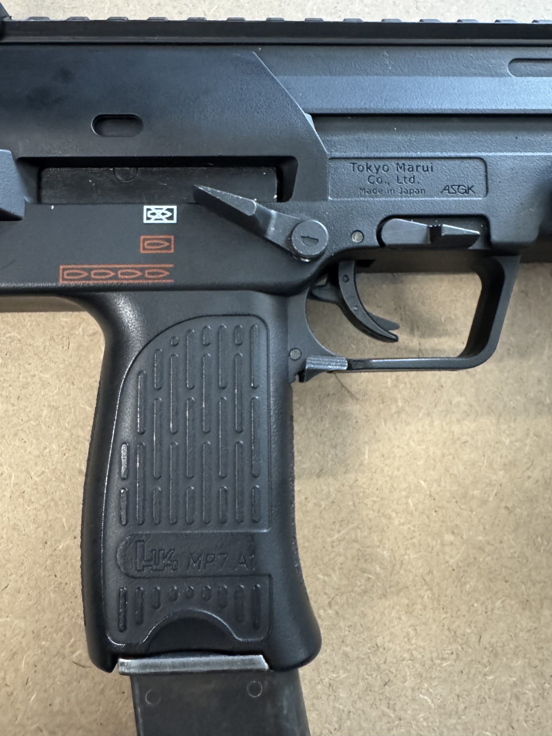 MP7A1 Tokyo Marui 4 chargeurs et silencieux