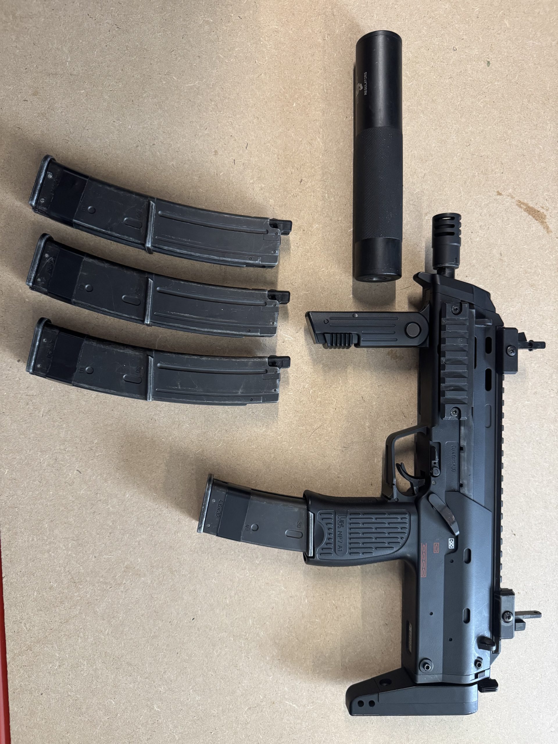 MP7A1 Tokyo Marui 4 chargeurs et silencieux