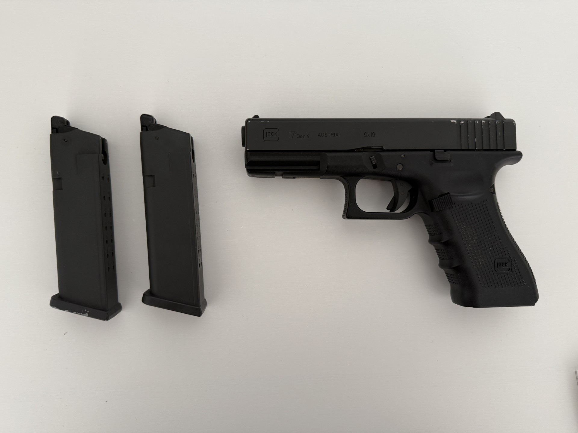 Pistolet Glock 17 Gen 4 Co2 GBB Blowback Cybergun KWC – Noir