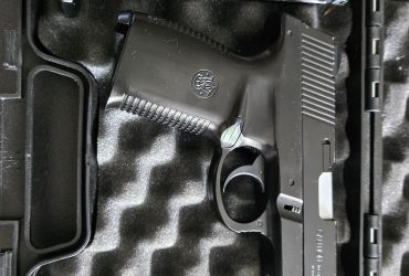 Réplique Smith & Wesson (Sigma SW40F) + mallette