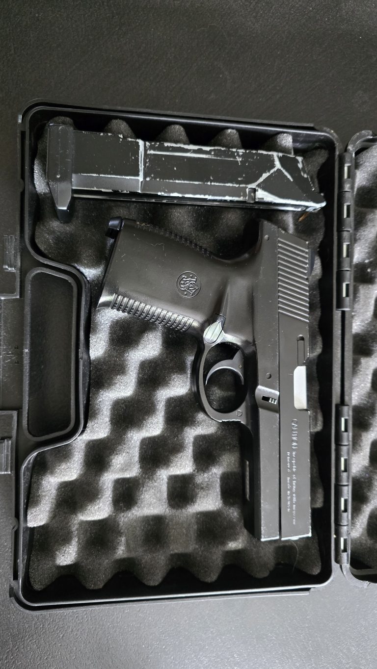 Réplique Smith & Wesson (Sigma SW40F) + mallette