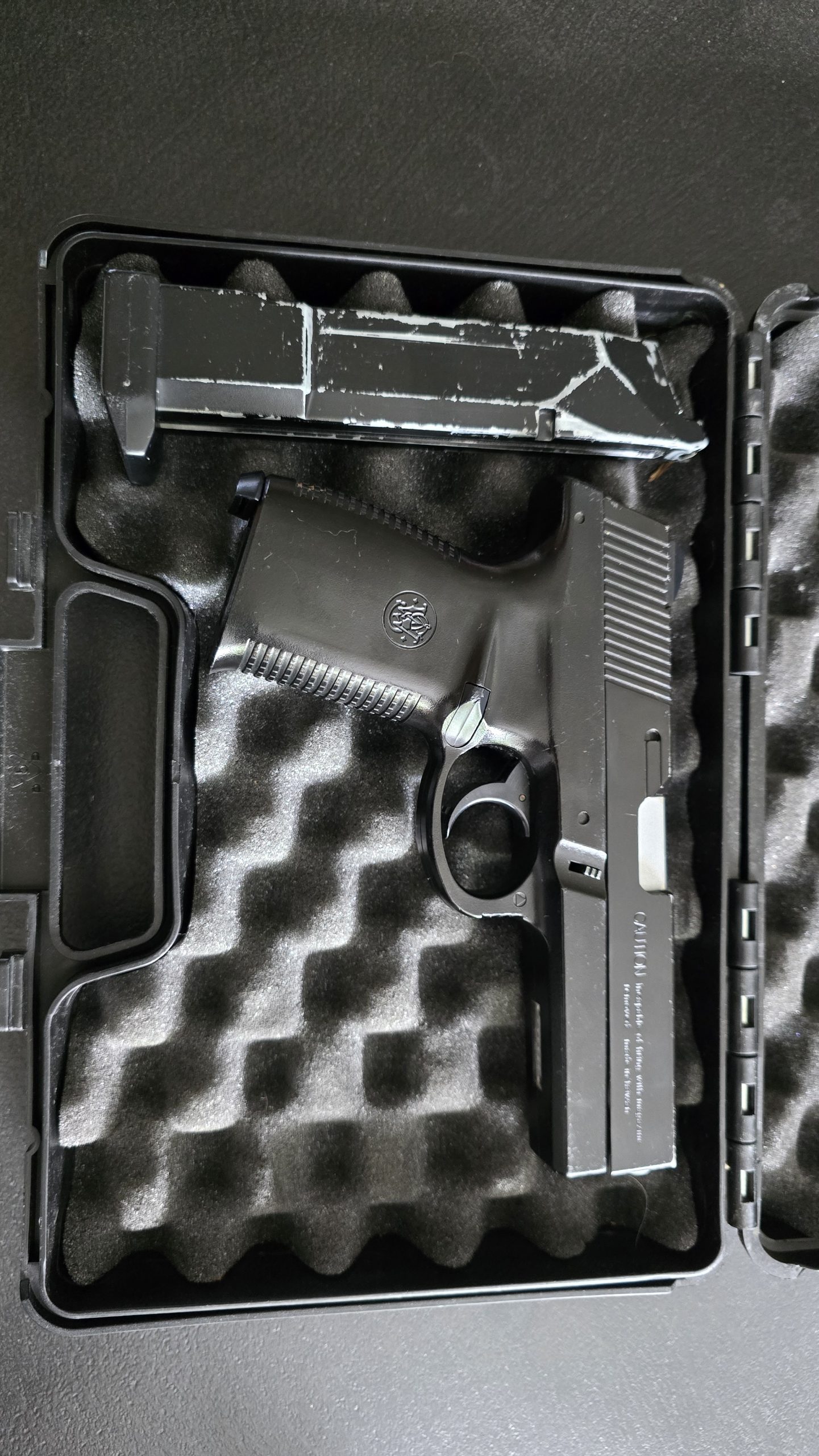 Réplique Smith & Wesson (Sigma SW40F) + mallette
