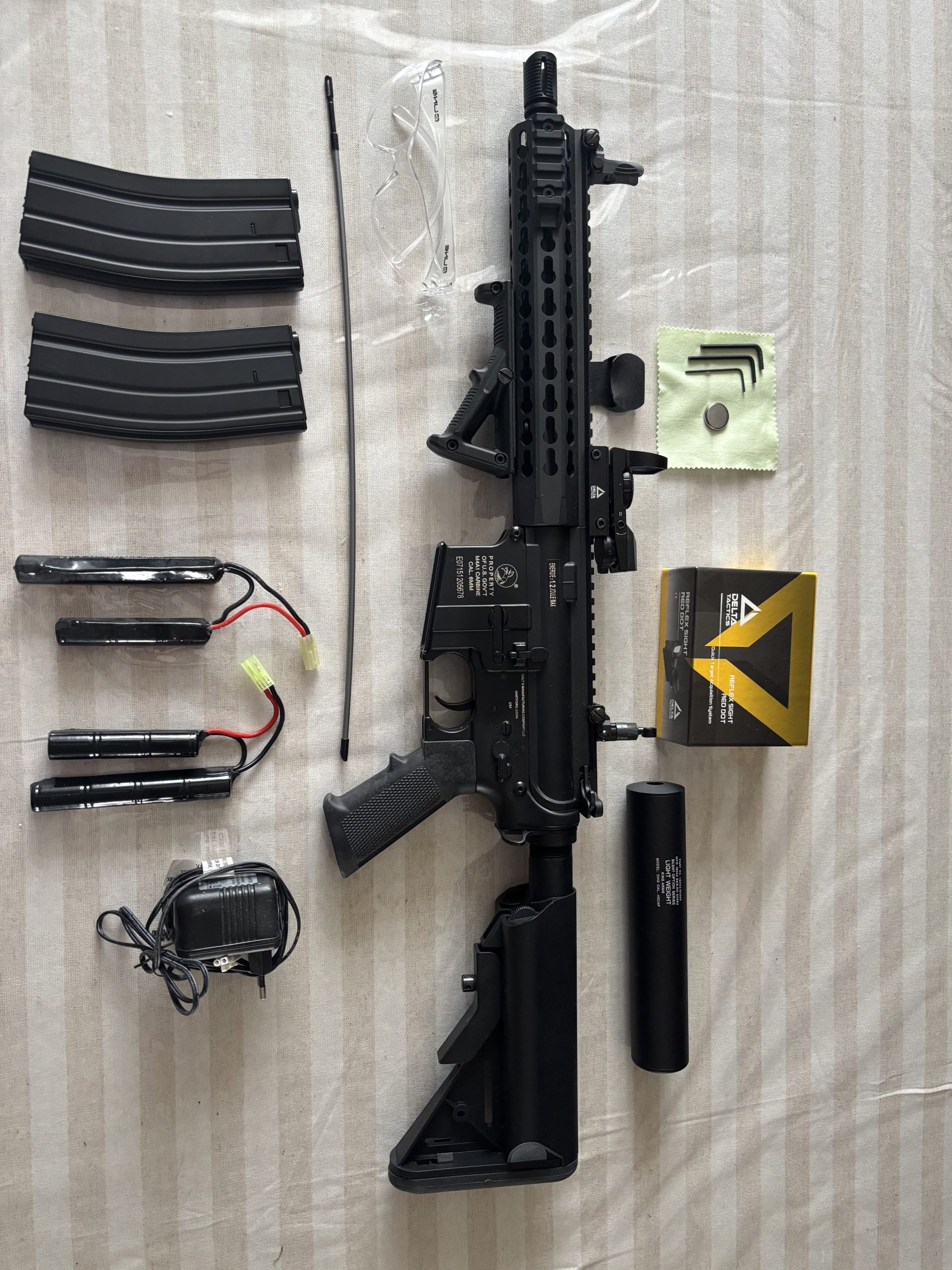 Colt M4A1 Short Keymod Airsoft + accessoires + lot complet – Full métal