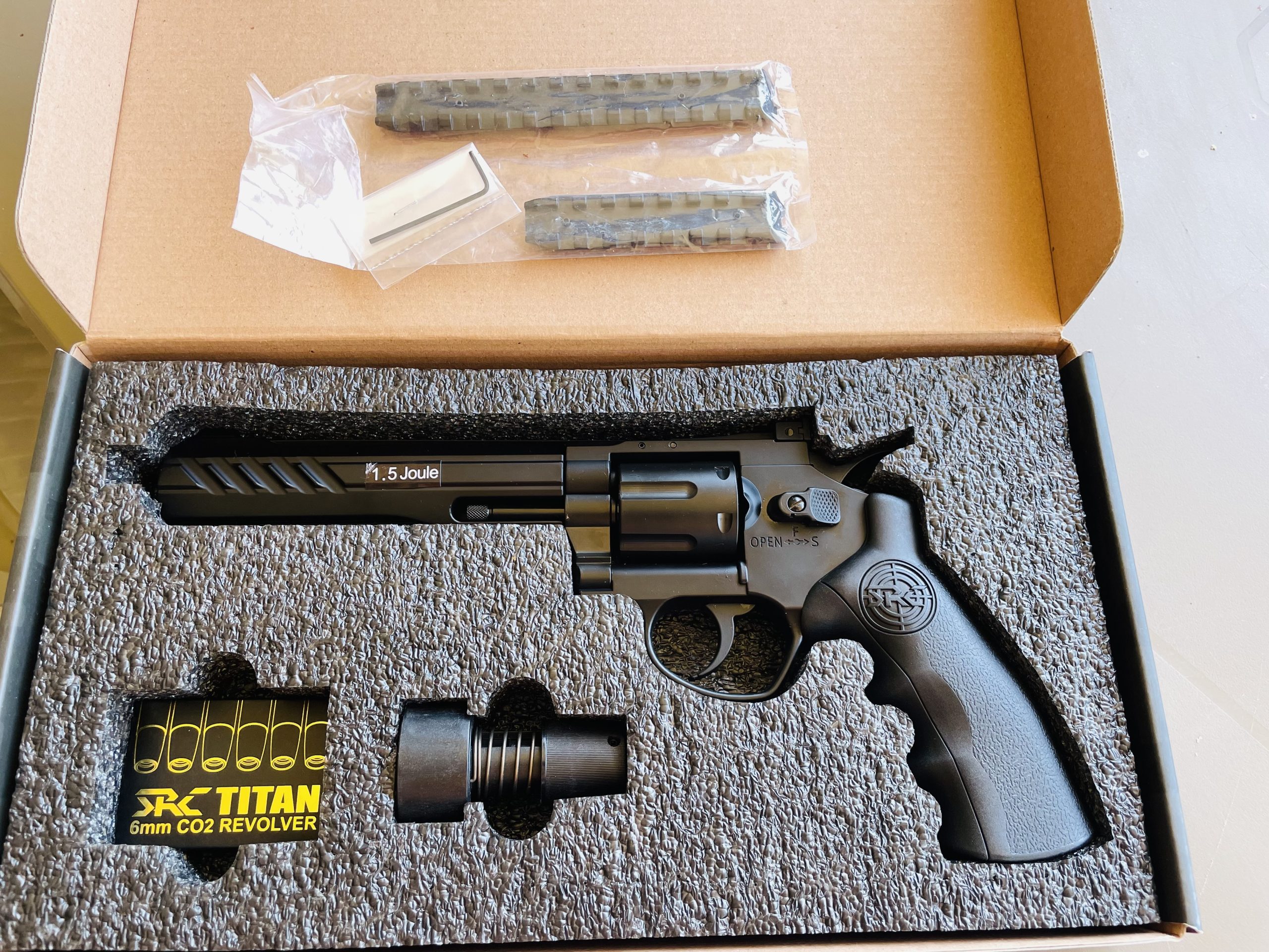 SRC TITAN 6" CO2 Full Metal Airsoft Revolver Black ! Neuf