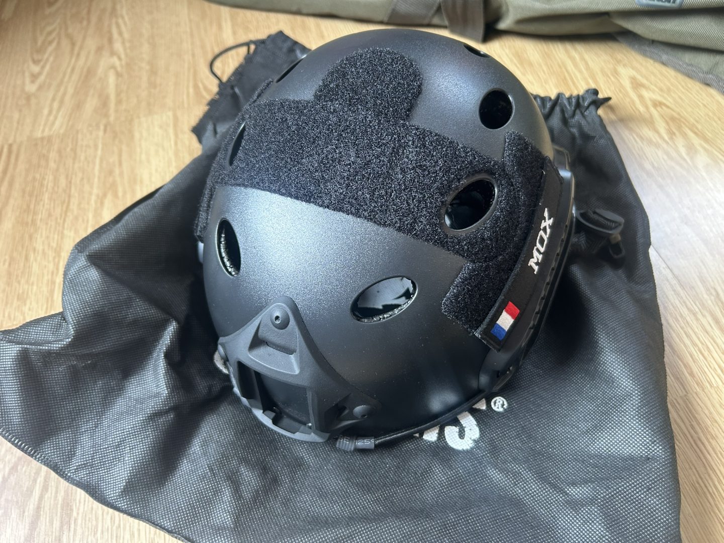 Casque Tactique type FAST Helmet Noir (avec rails & support NVG)