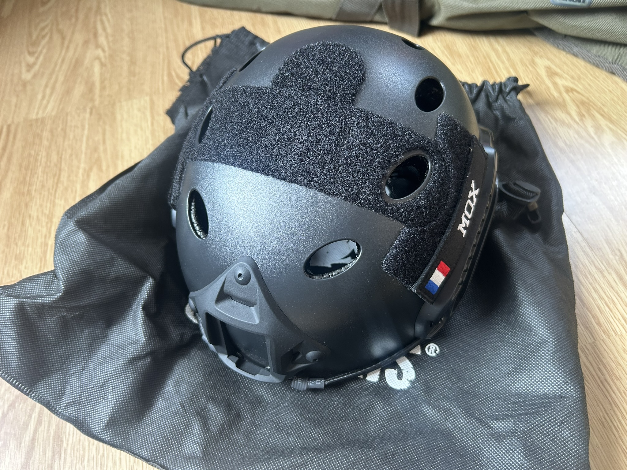Casque Tactique type FAST Helmet Noir (avec rails & support NVG)