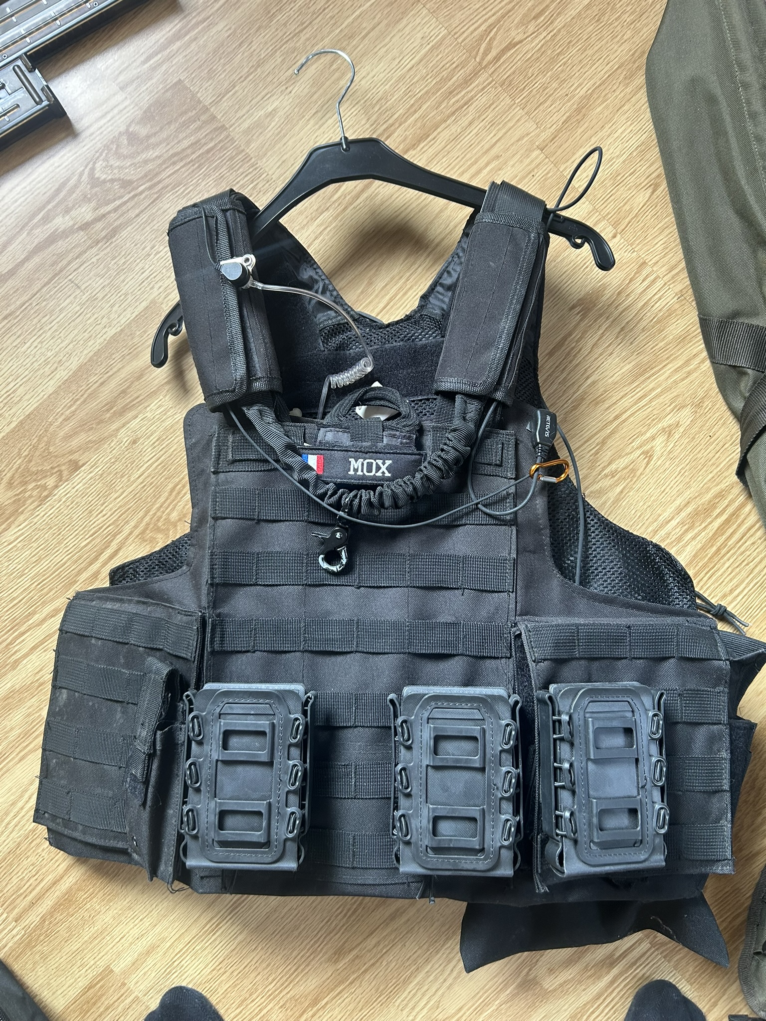Gilet Tactique Noir Complet (Plate Carrier) + Porte-Chargeurs Fast Mag + Poches