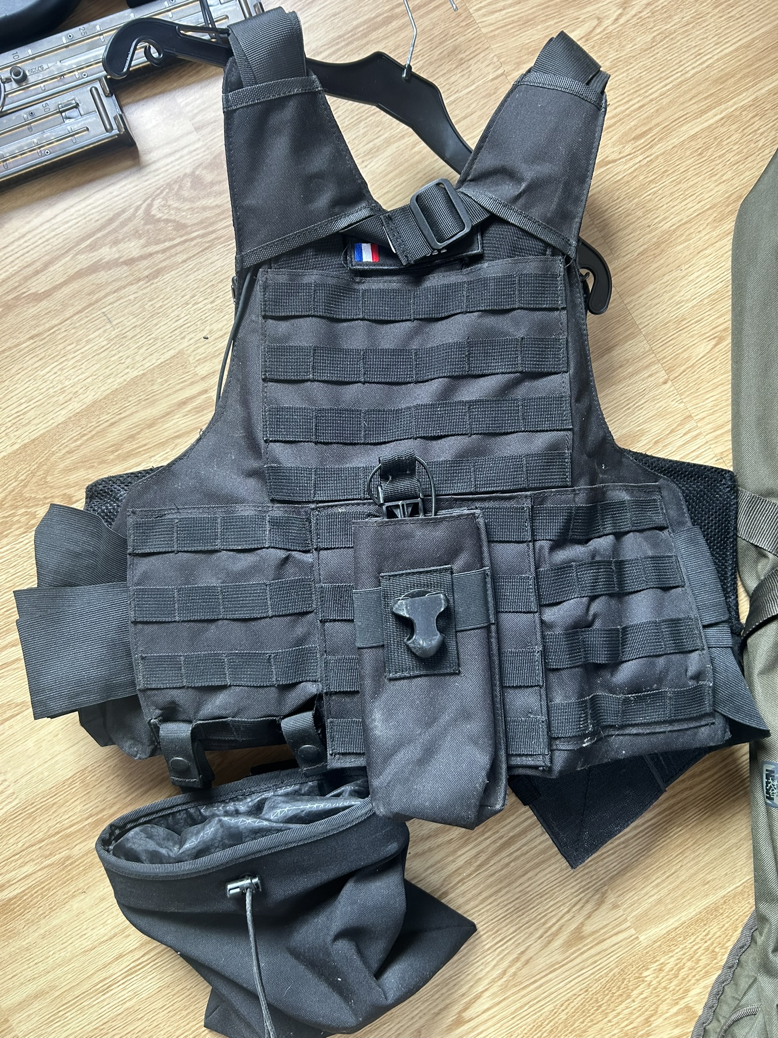 Gilet Tactique Noir Complet (Plate Carrier) + Porte-Chargeurs Fast Mag + Poches