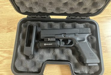 [LOT AIRSOFT] KJW KP-17 CO2 (Type Glock 17) + Lampe Olight + 2 Chargeurs + Mallette