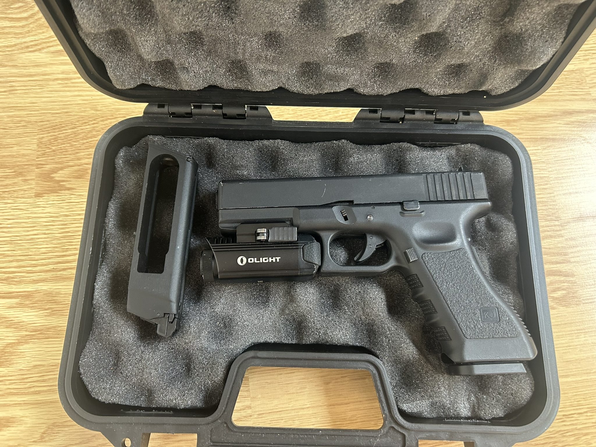 [LOT AIRSOFT] KJW KP-17 CO2 (Type Glock 17) + Lampe Olight + 2 Chargeurs + Mallette