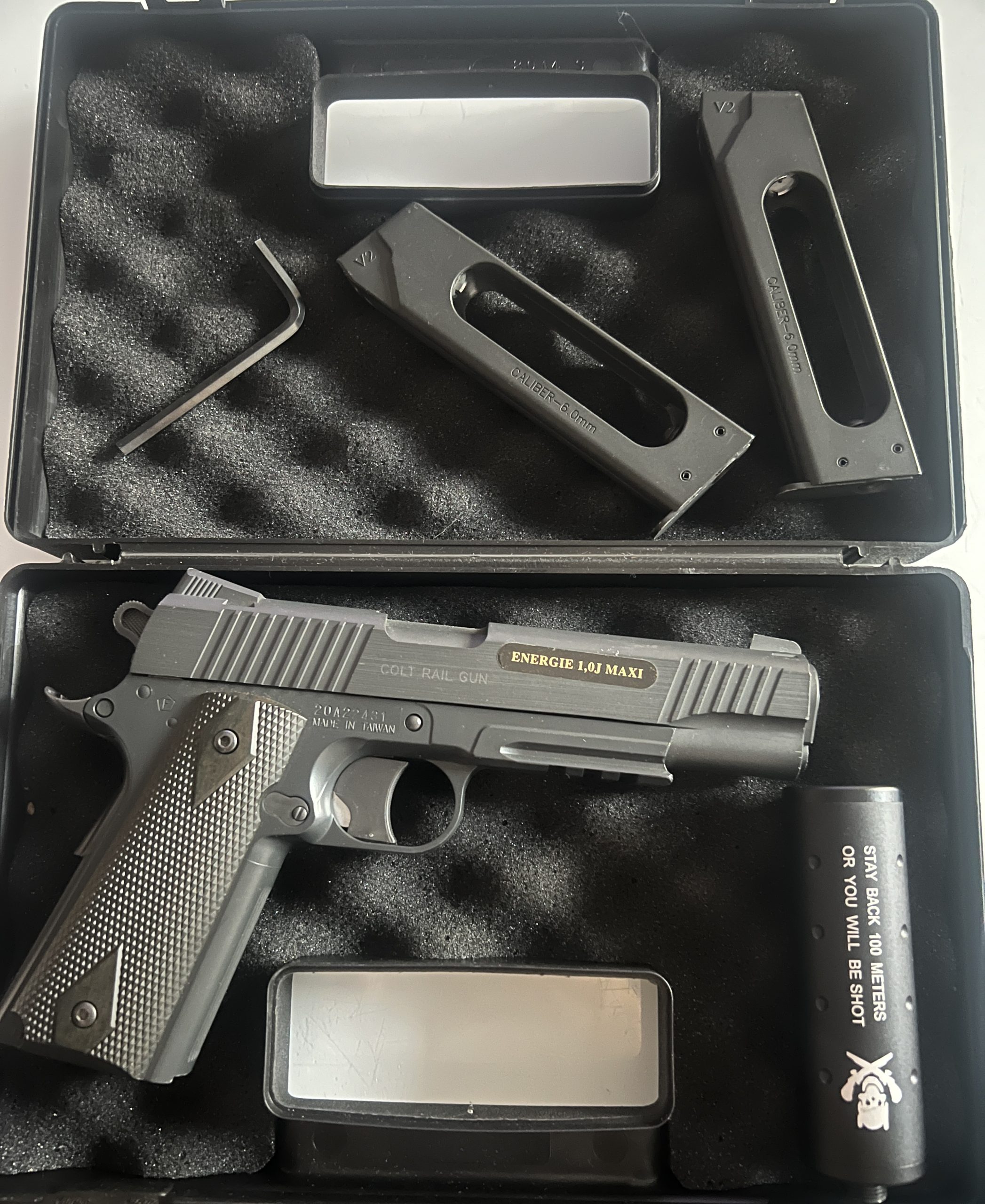 Colt 1911 CO2 NBB Cybergun + 2 Chargeurs + Silencieux + Mallette