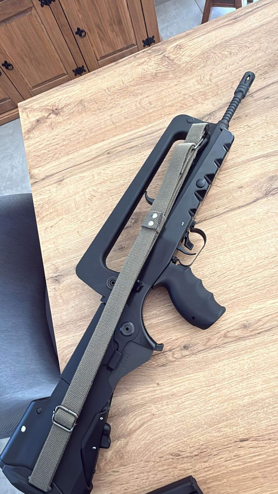 Famas F1 1,6 Jls GBB
