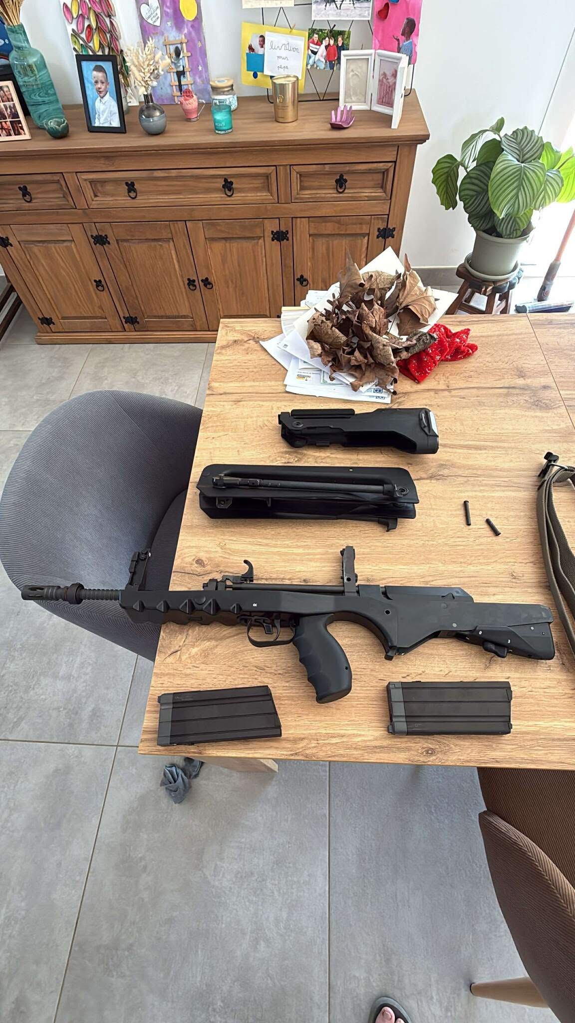 Famas F1 1,6 Jls GBB