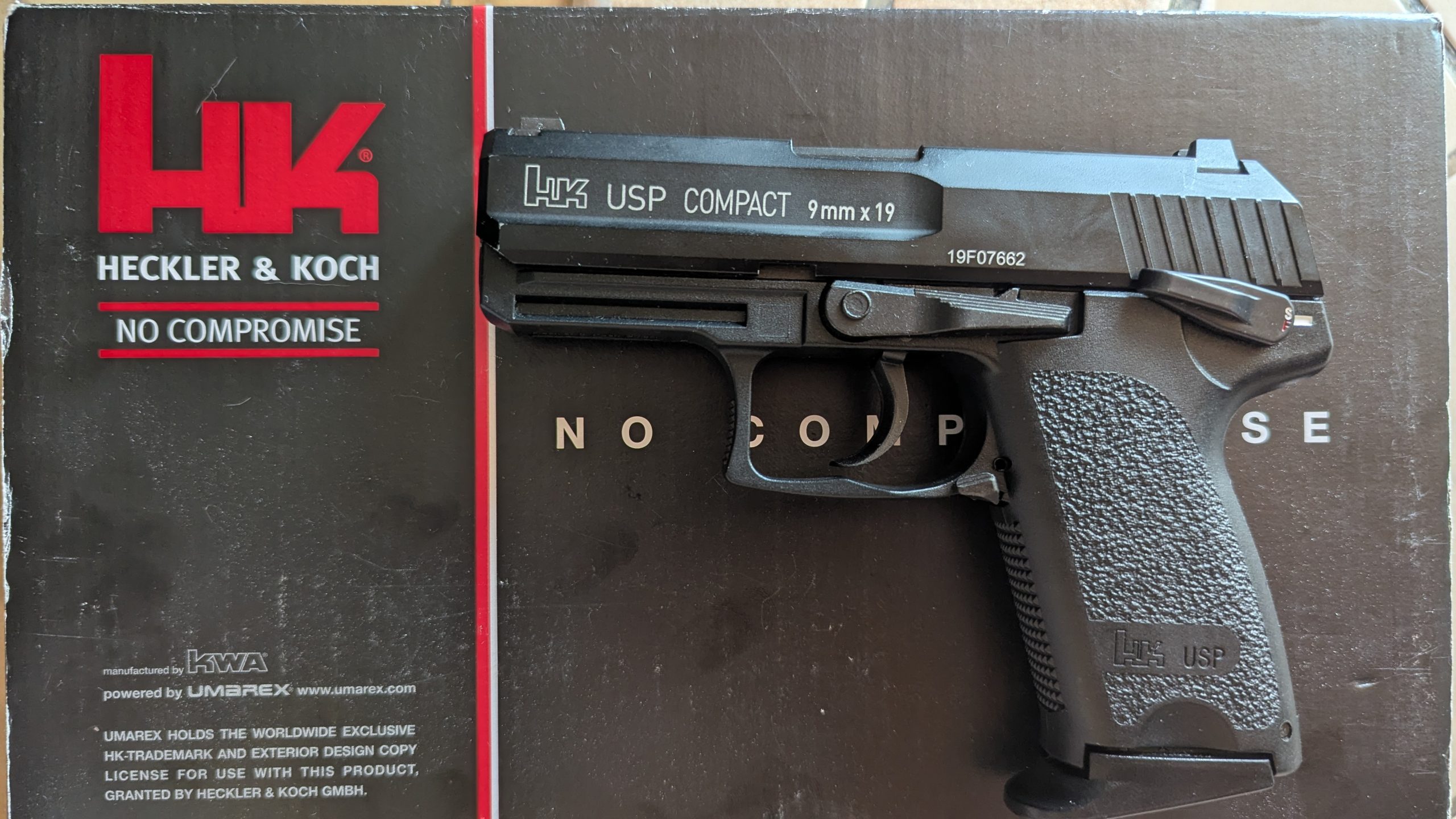 USP 9mm Compact & Accessoires + boîtes