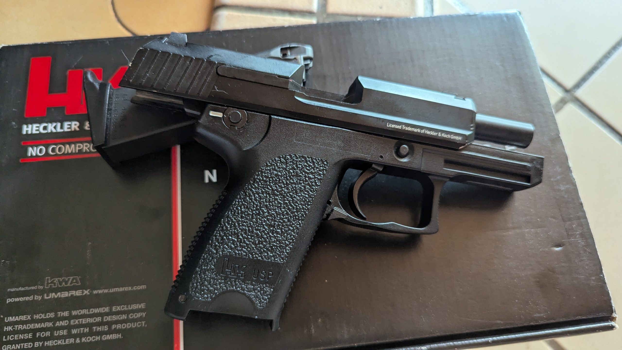 USP 9mm Compact & Accessoires + boîtes