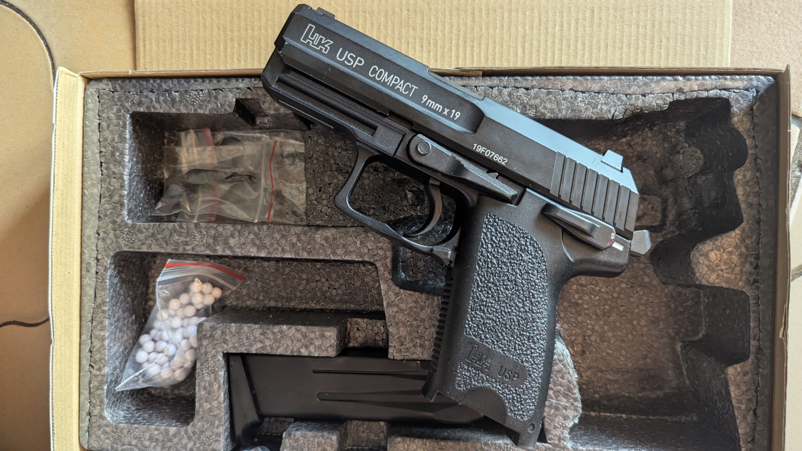USP 9mm Compact & Accessoires + boîtes