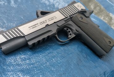 Colt 1911 Bi-Ton Railgun +3 chargeurs & accessoires