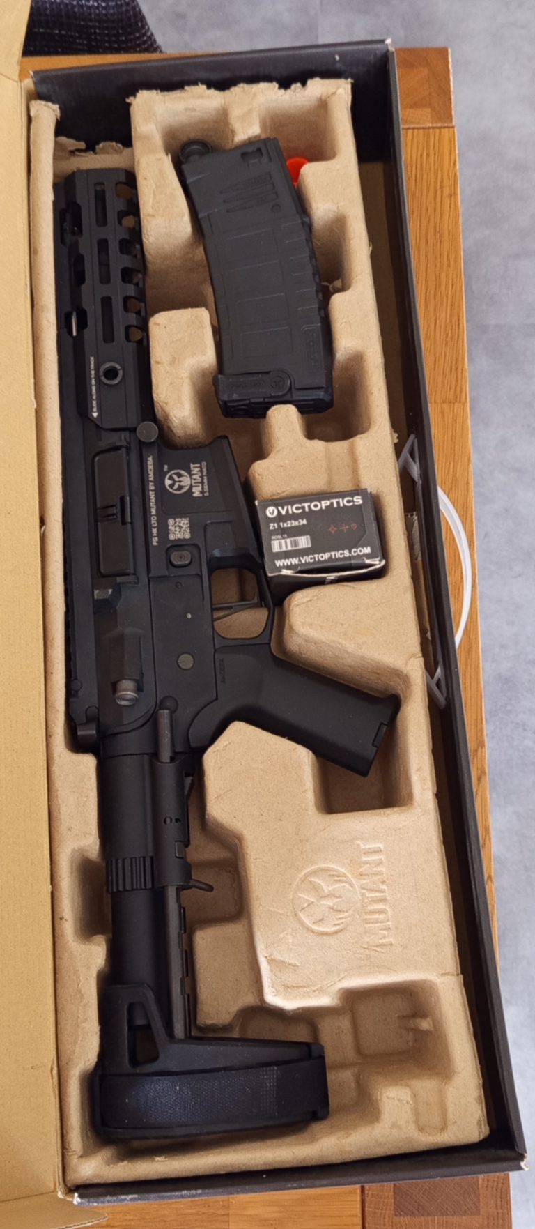 ​[Pack] Ares Amoeba Mutant AM-003-BK + Red Dot Victoptics Z1 + Batterie LiPo & Chargeur