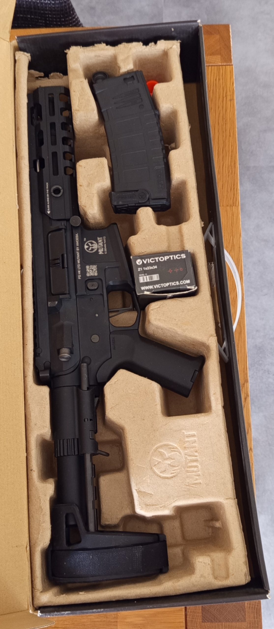 ​[Pack] Ares Amoeba Mutant AM-003-BK + Red Dot Victoptics Z1 + Batterie LiPo & Chargeur