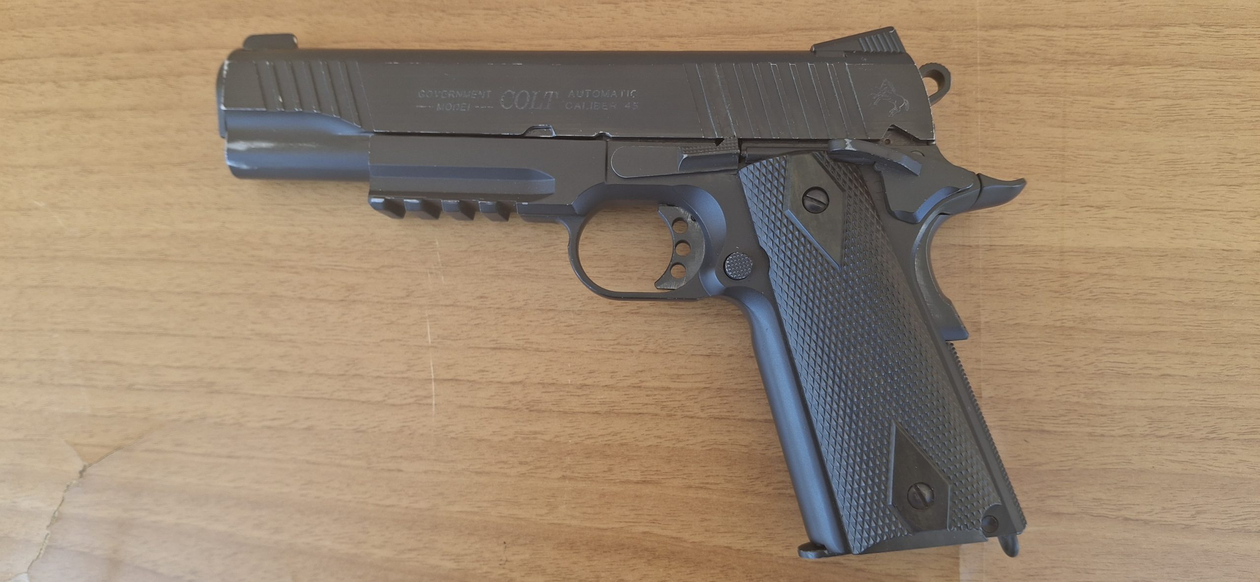 COLT 1911 RAIL-GUN CO2 BLOWBACK