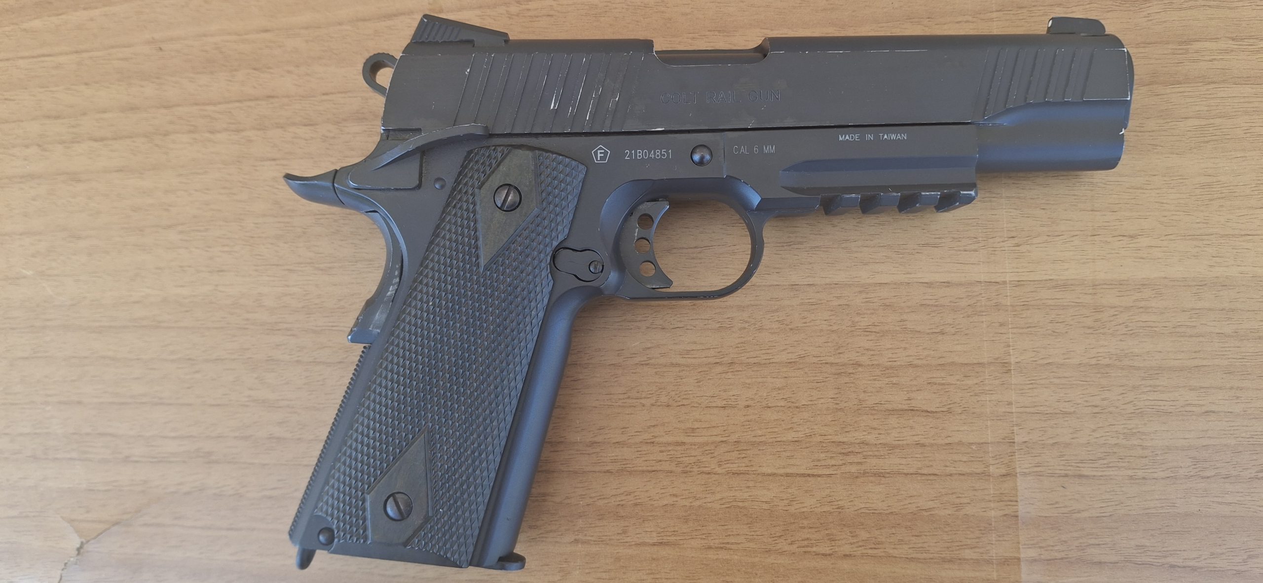 COLT 1911 RAIL-GUN CO2 BLOWBACK