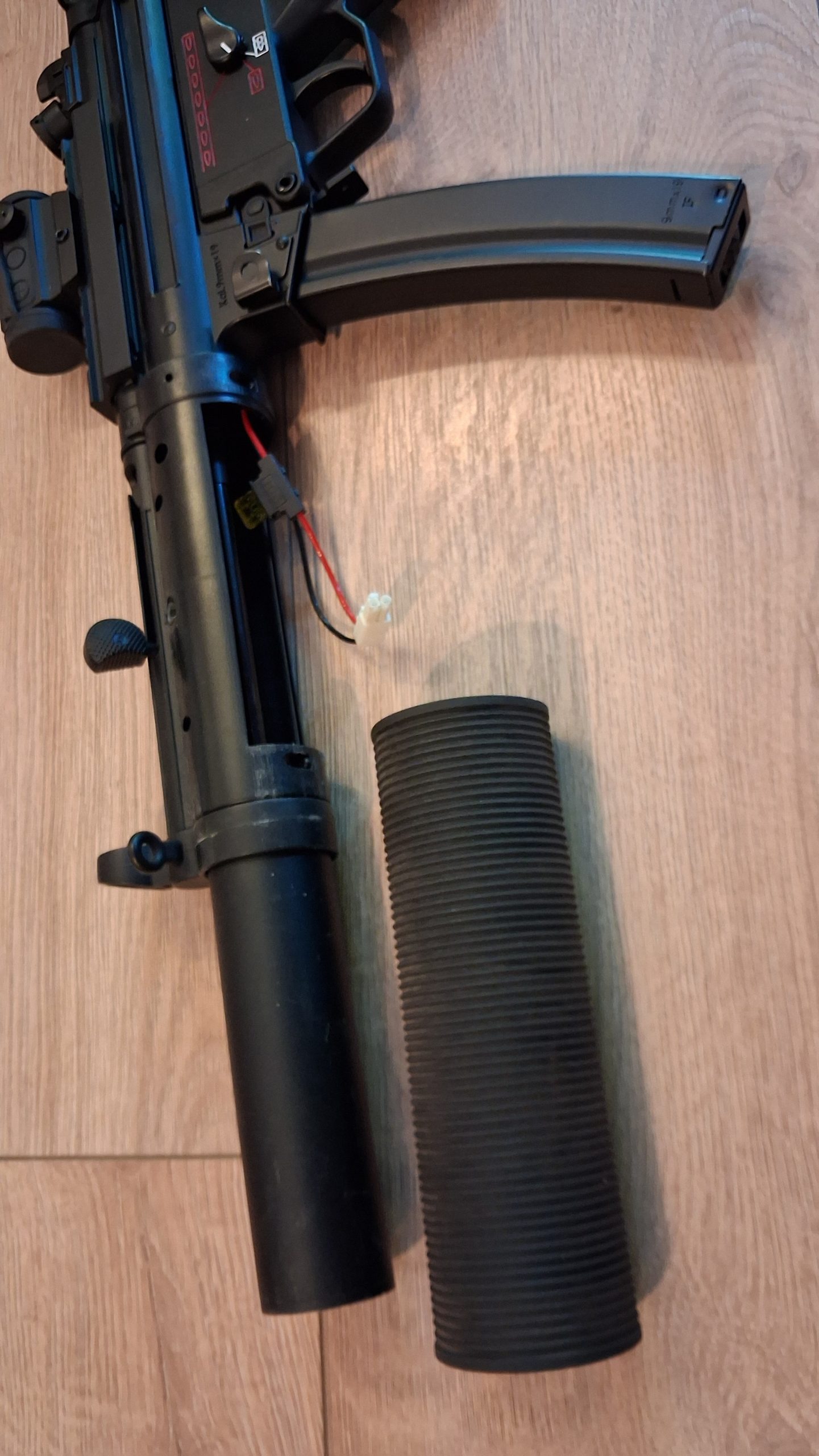 MP5 SD6 CYMA Full Metal – 2 chargeurs + mallette