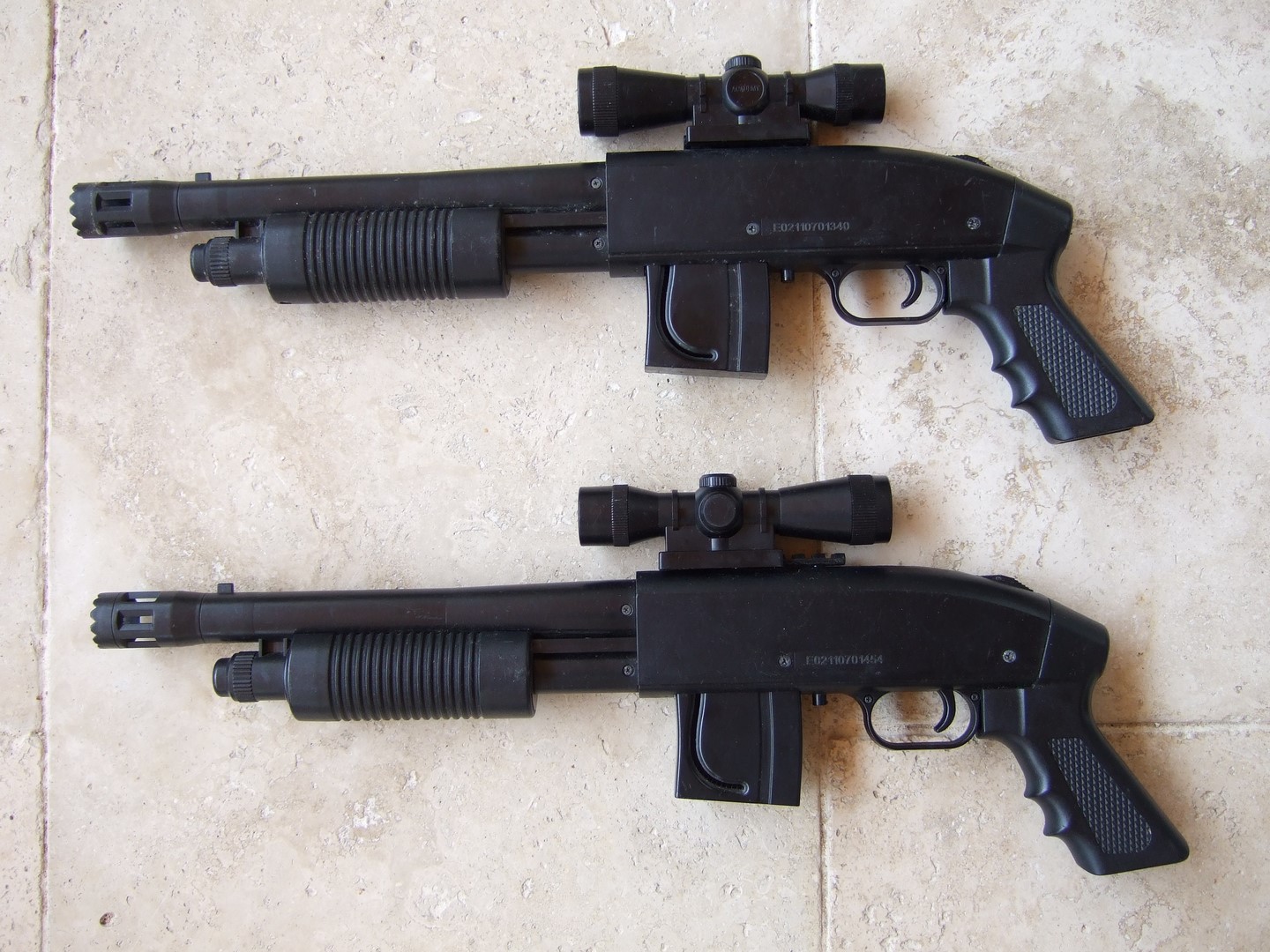 Lot de 2 Fusils à Pompe Mossberg M590 Spring Powered Cybergun