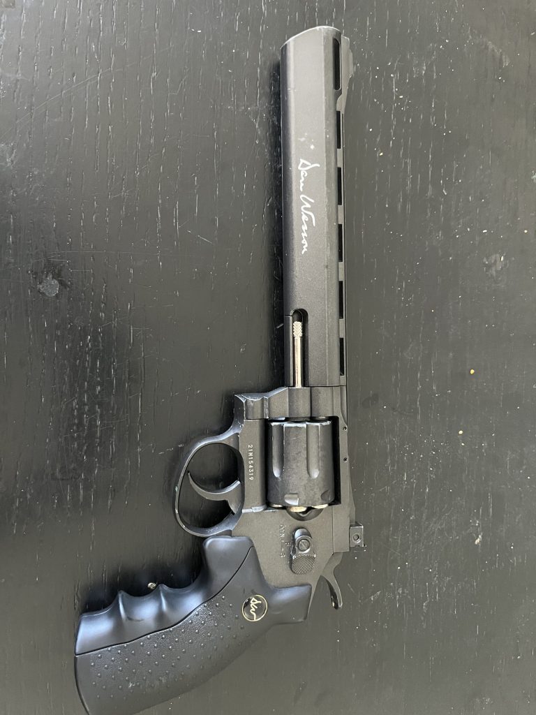 ASG Dan Wesson 715 CO₂ 6 mm BB, en version 6 pouces, finition noire.