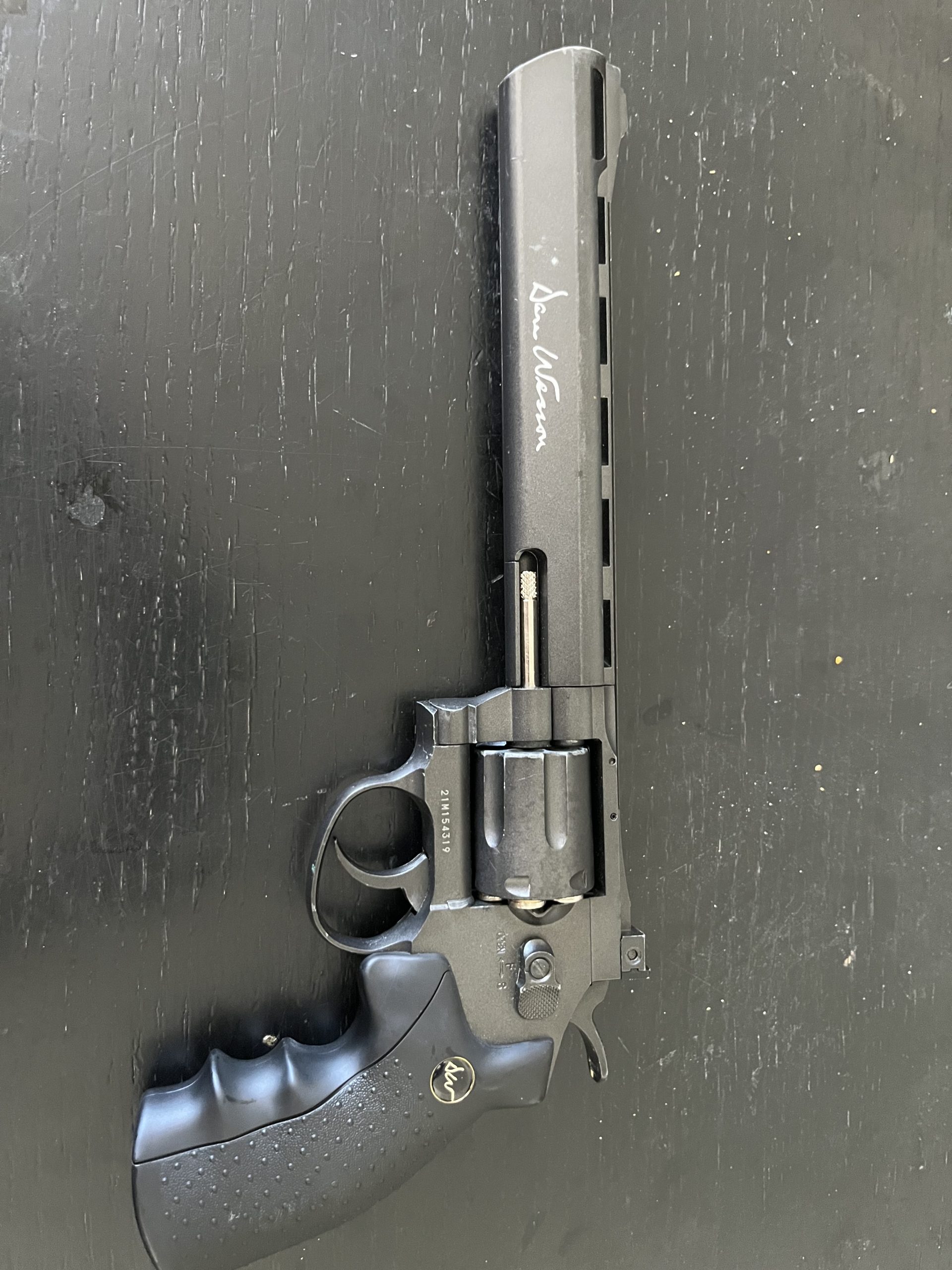 ASG Dan Wesson 715 CO₂ 6 mm BB, en version 6 pouces, finition noire.