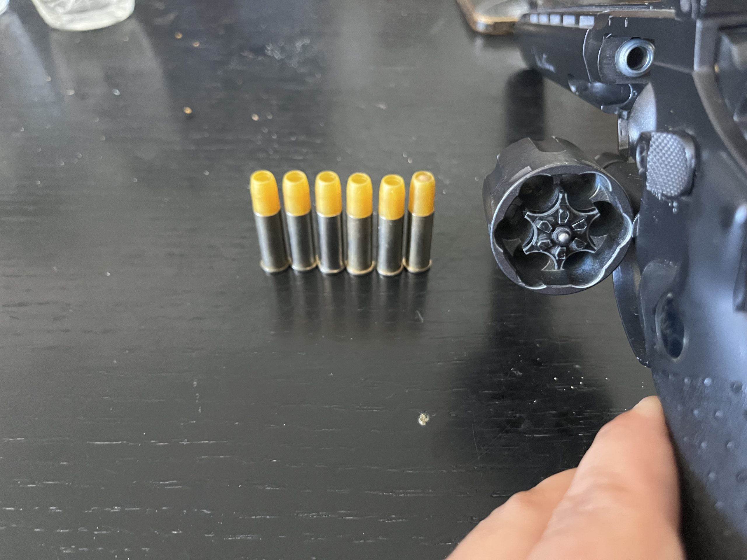 ASG Dan Wesson 715 CO₂ 6 mm BB, en version 6 pouces, finition noire.