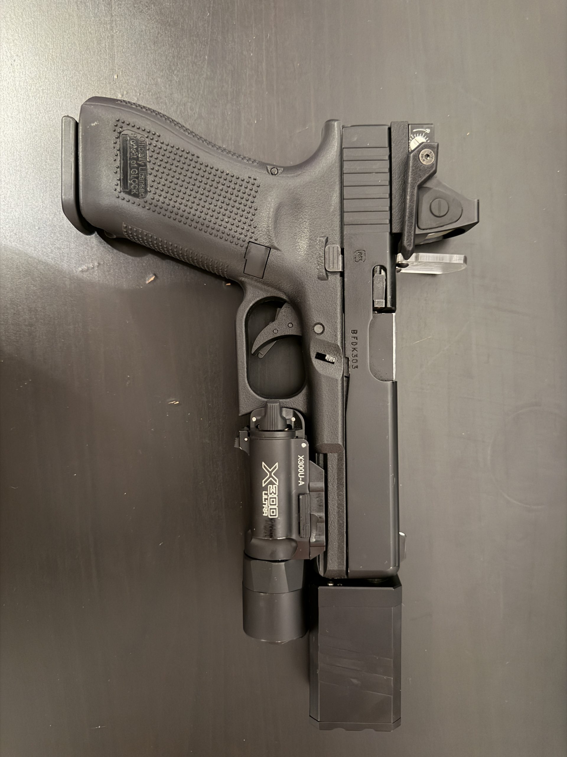 Glock 17 Gen 5 Umarex/VFC Custom — Traceur Flare Cube + Red Dot