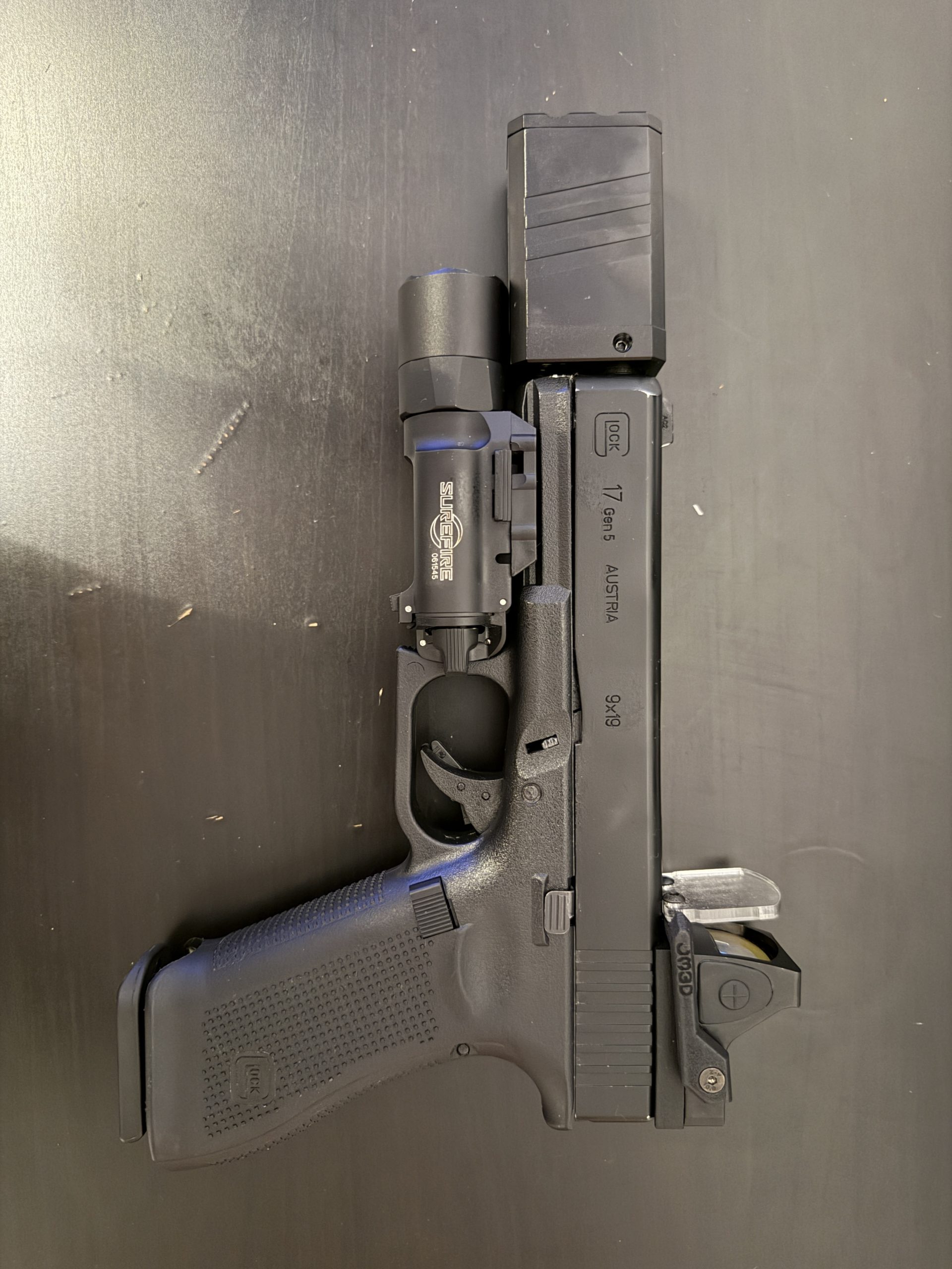 Glock 17 Gen 5 Umarex/VFC Custom — Traceur Flare Cube + Red Dot