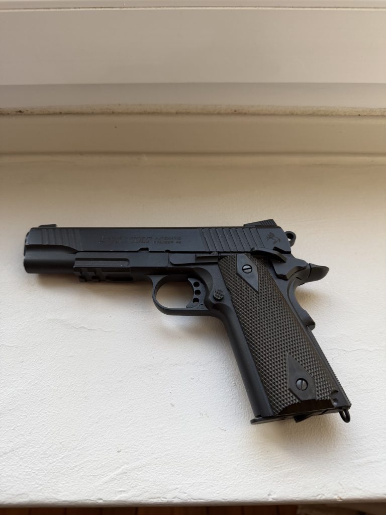Réplique Colt 1911 Rail Gun CO2 (Cybergun / KWC) — Métal — Calibre 6 mm