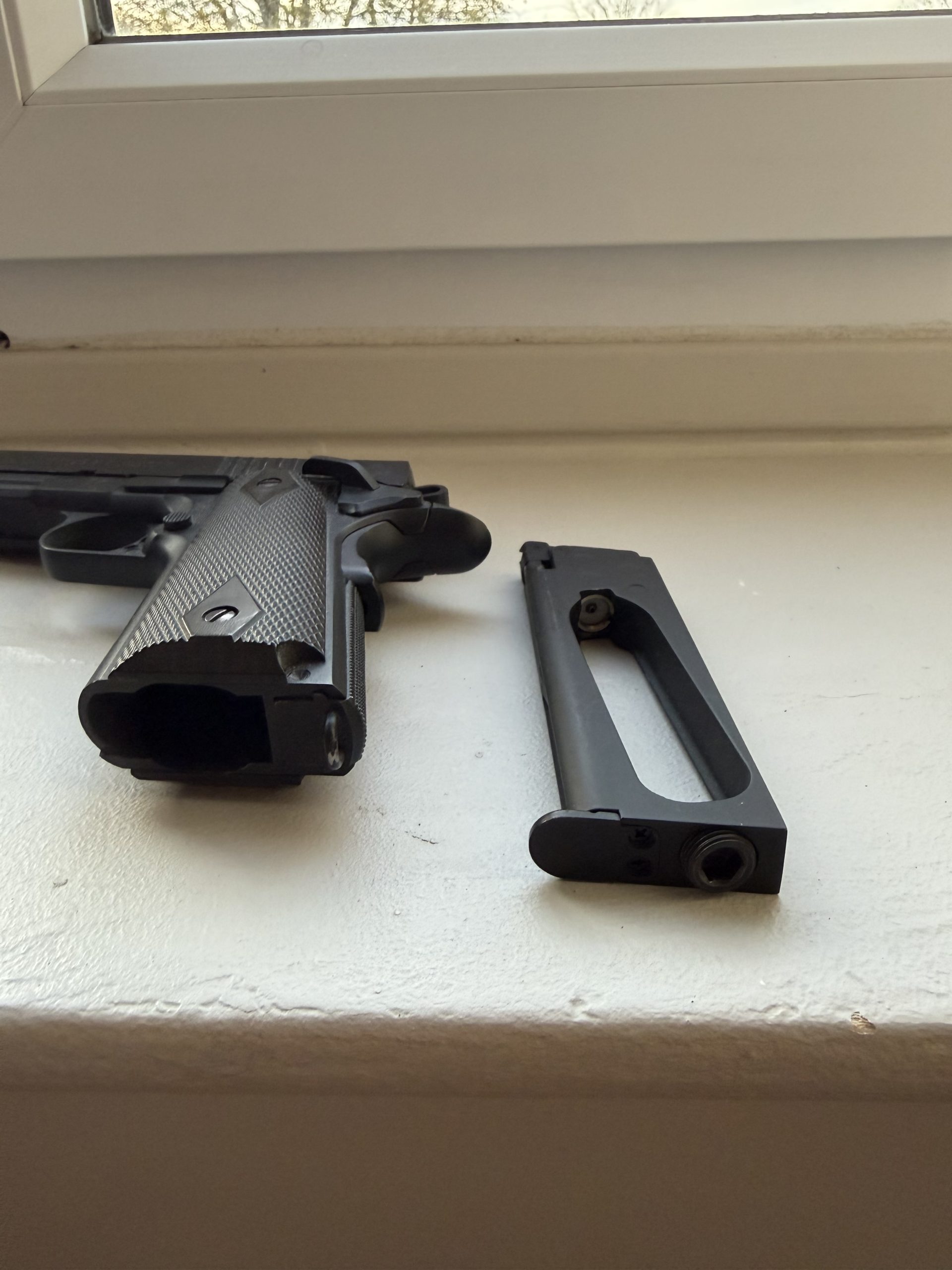 Réplique Colt 1911 Rail Gun CO2 (Cybergun / KWC) — Métal — Calibre 6 mm